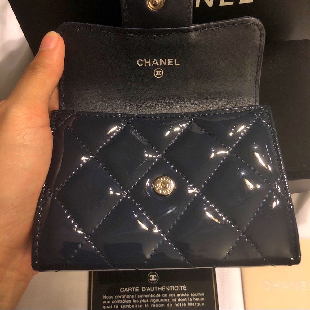💋SOLD💋Chanel Cruiser Patent Leather Wallet - Picture 2 of 8